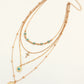 Multilagen gouden ketting met turquoise en hangers voor een verfijnde stijl