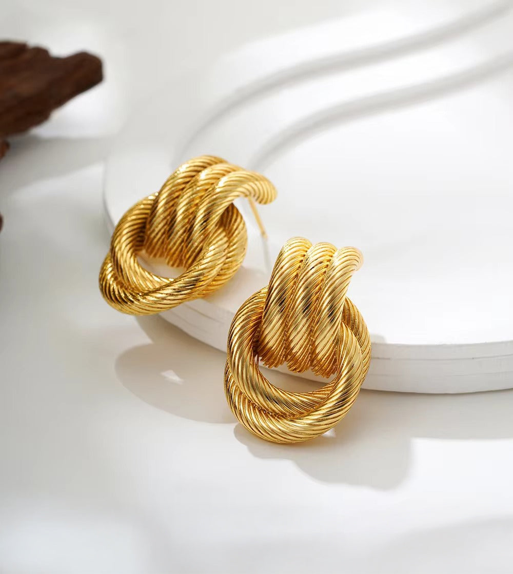 Giro Bella Knot Oorbellen – Elegant designertijdloze sieraden voor elke gelegenheid