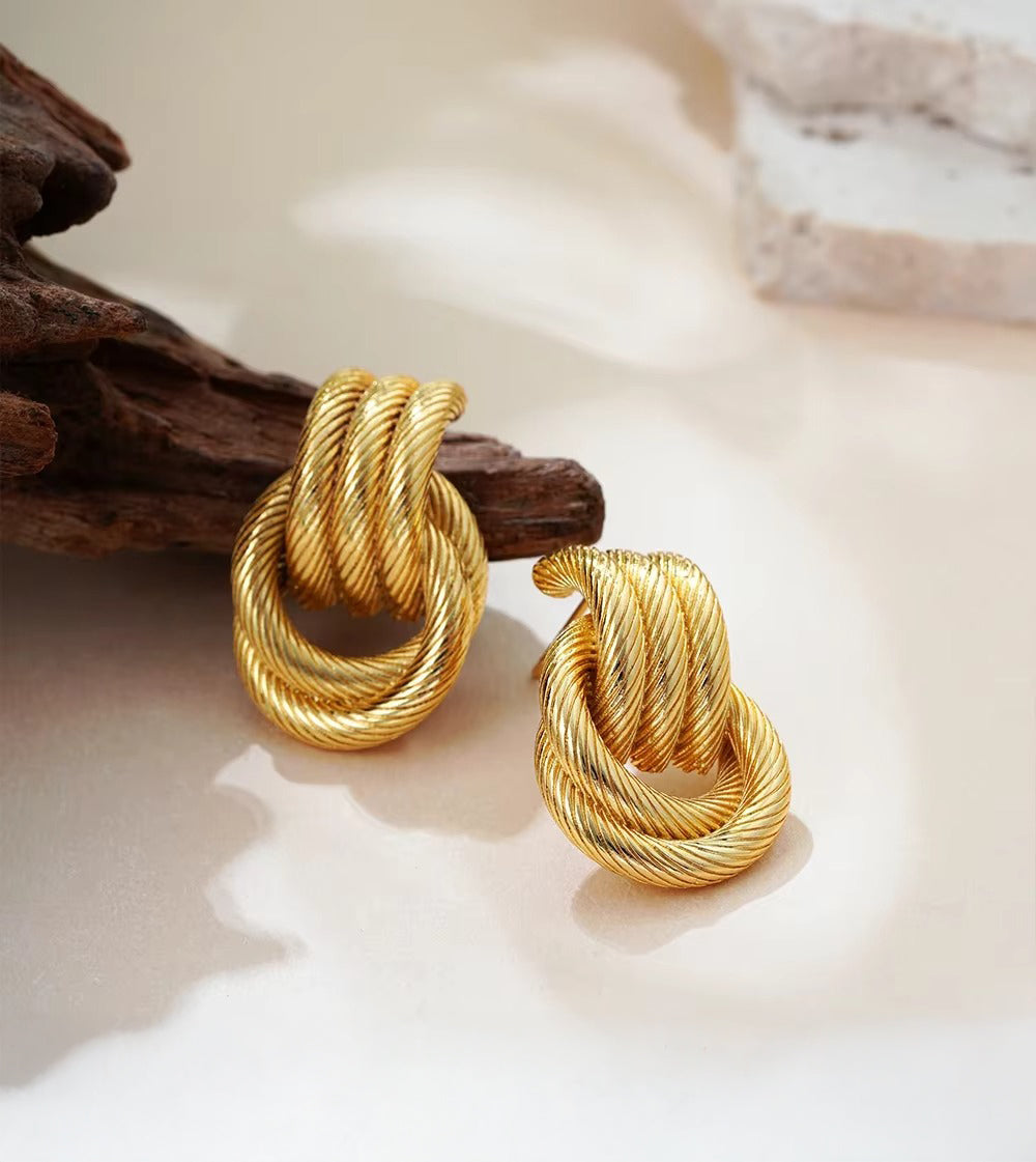 Giro Bella Knot Oorbellen – Elegant designertijdloze sieraden voor elke gelegenheid