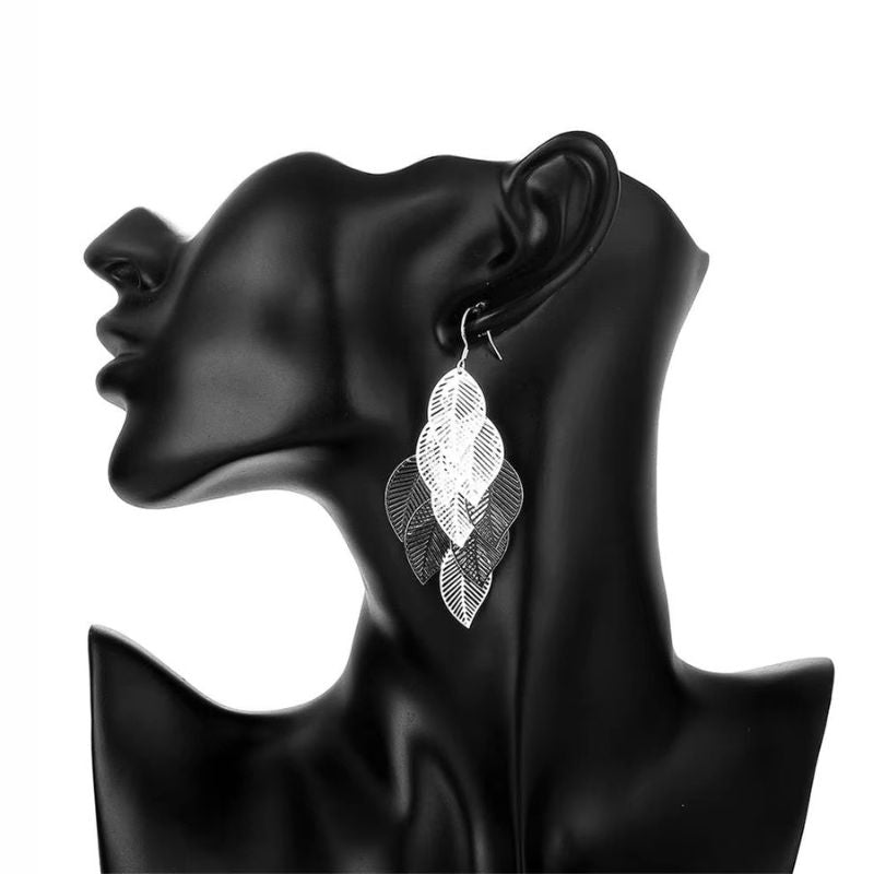 Elegante Gelaagde Bladoorbellen met verfijnde details – Bira