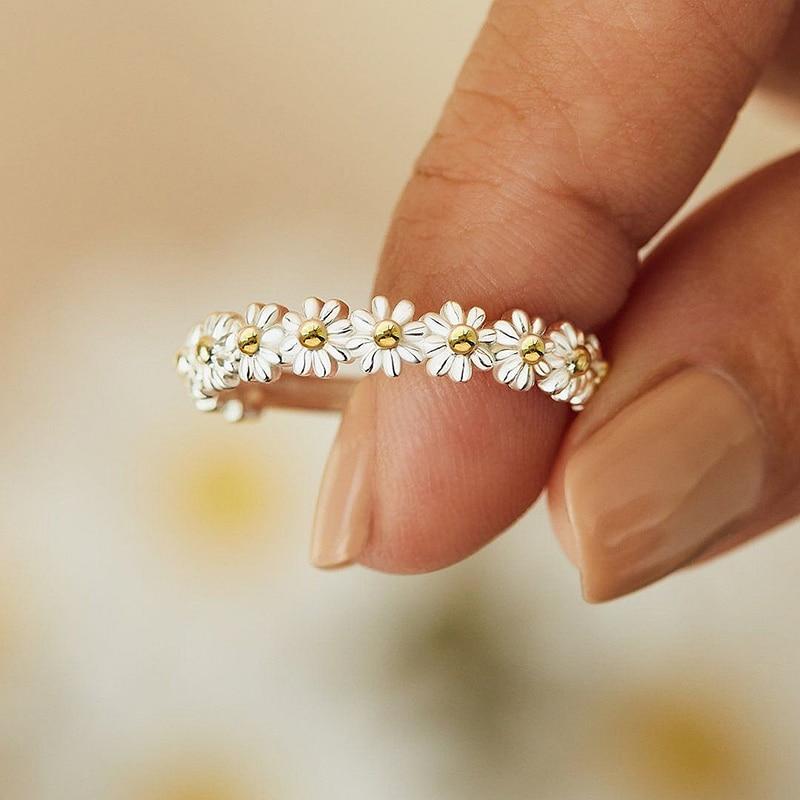 Verstelbare en geëmailleerde Daisy-ring van zilver