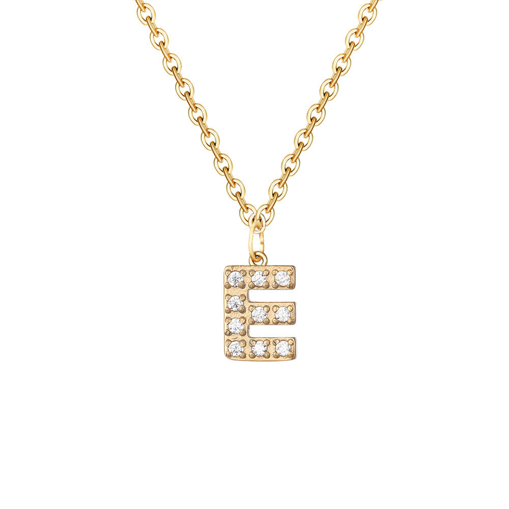 Elegante halsketting met letter en glanzende elementen voor een uitzonderlijke stijl
