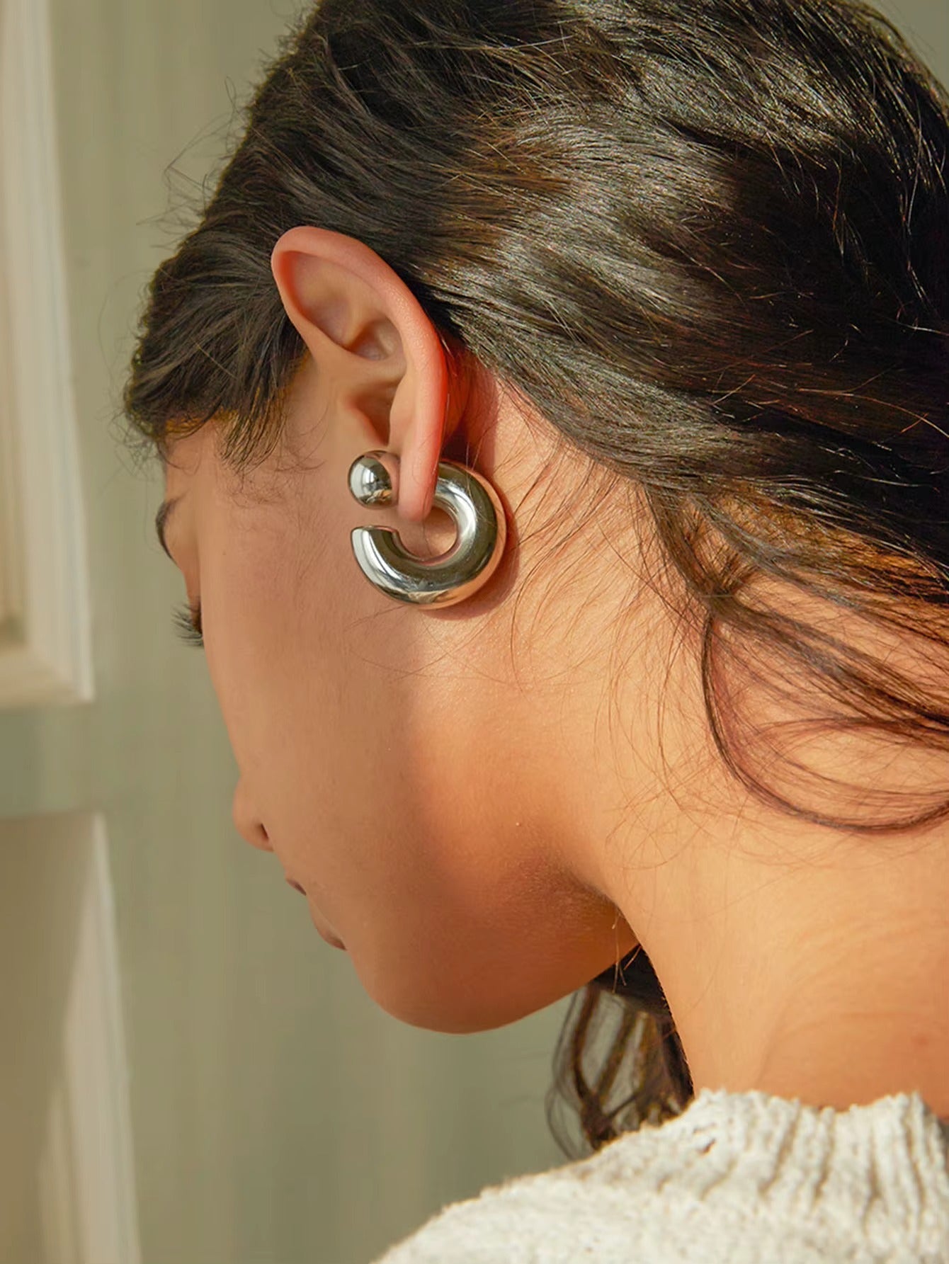 Trendy Chunky-C ontwerp oorhangers voor een stijlvolle look