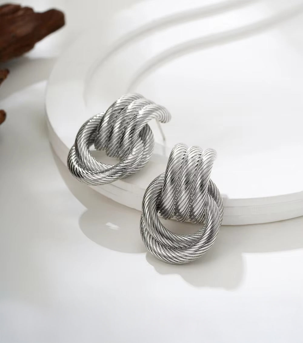 Giro Bella Knot Oorbellen – Elegant designertijdloze sieraden voor elke gelegenheid
