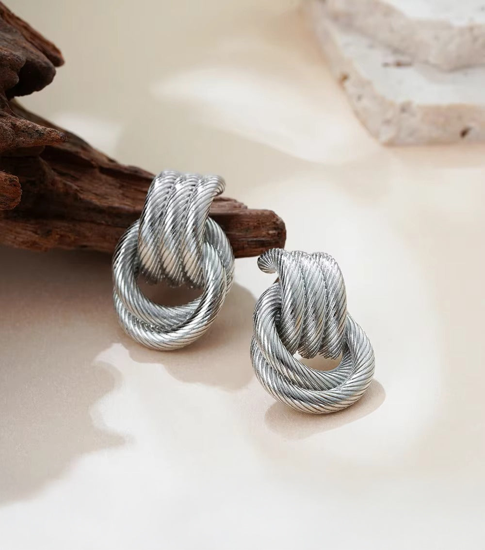 Giro Bella Knot Oorbellen – Elegant designertijdloze sieraden voor elke gelegenheid