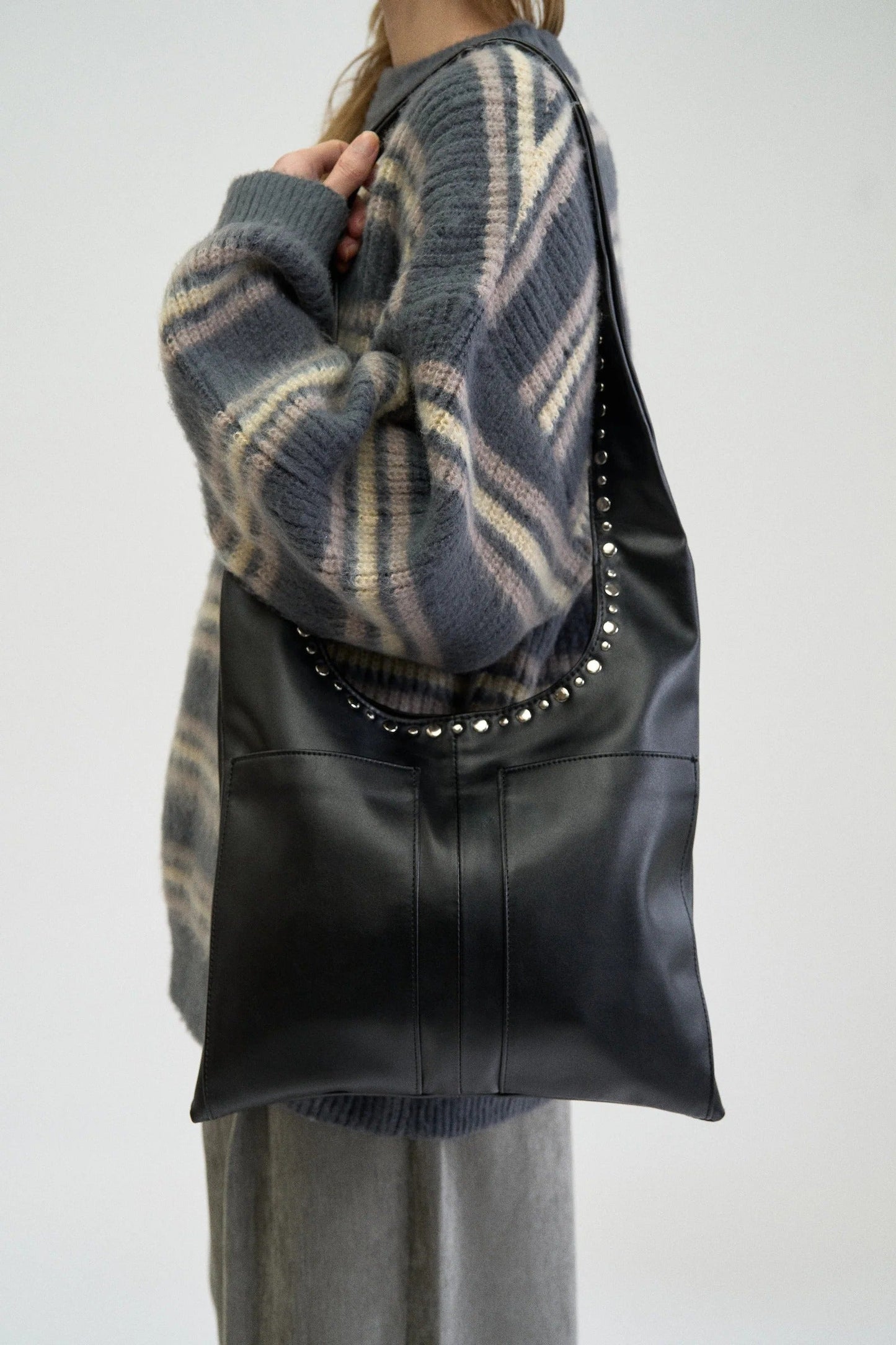 Versterkte Boho-schoudertas met spijkers