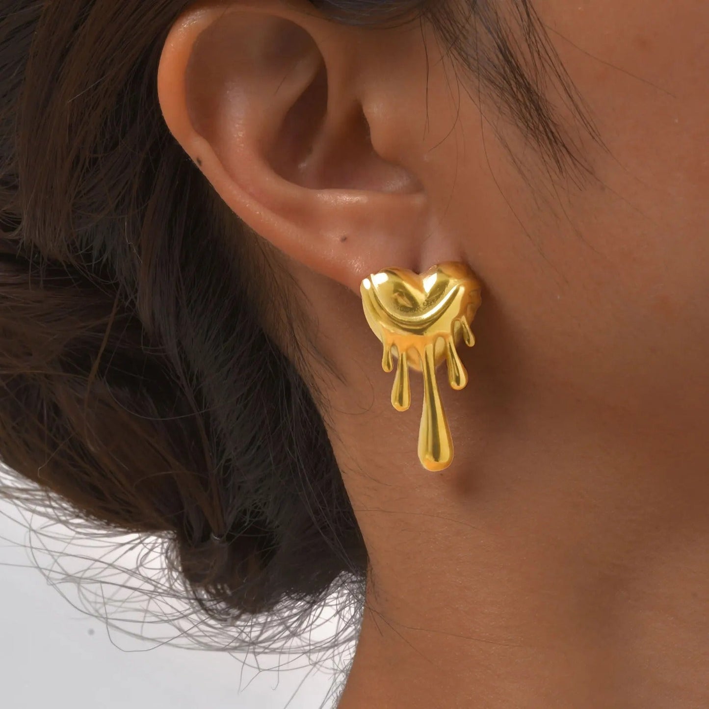 Felicia Goud Vergulde Gesmolten Hartvormige Oorbellen voor een stijlvolle look