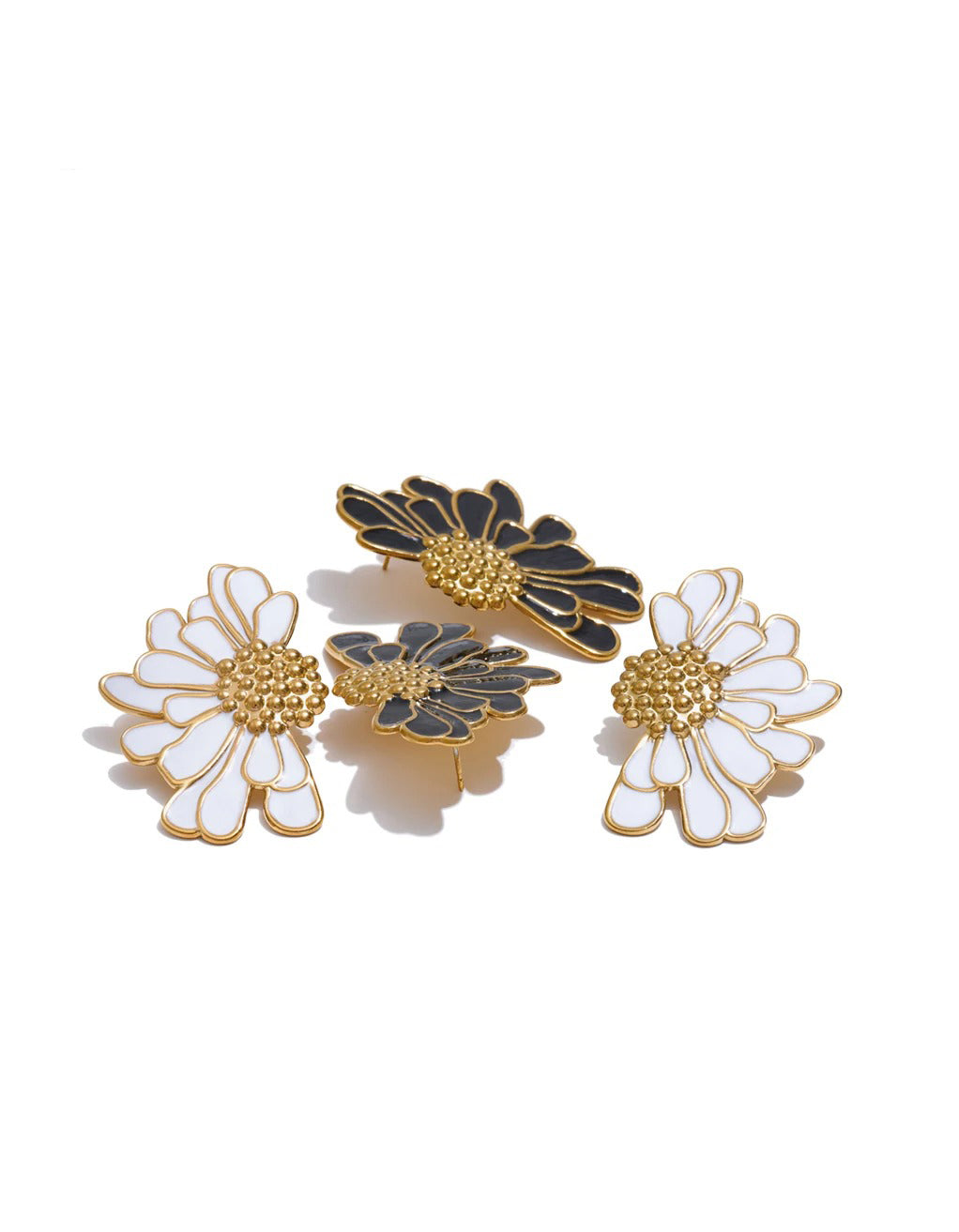 Elegante Aureaat Bloesem Oorknopjes voor een Tikkeltje Verfijning