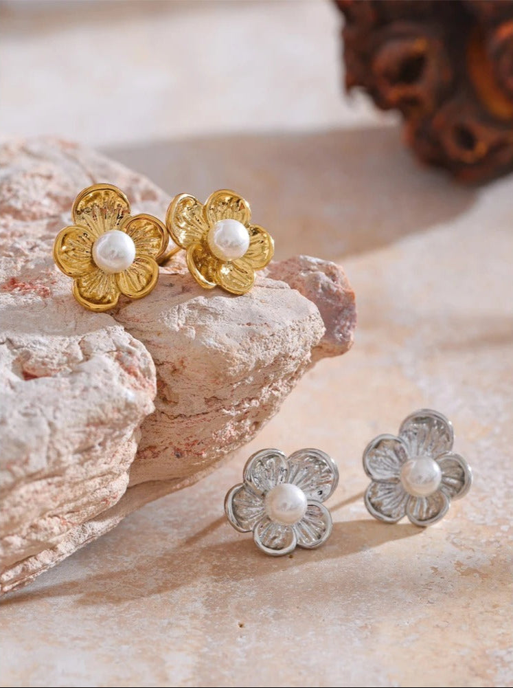Elegante en verfijnde floret parel oorbellen