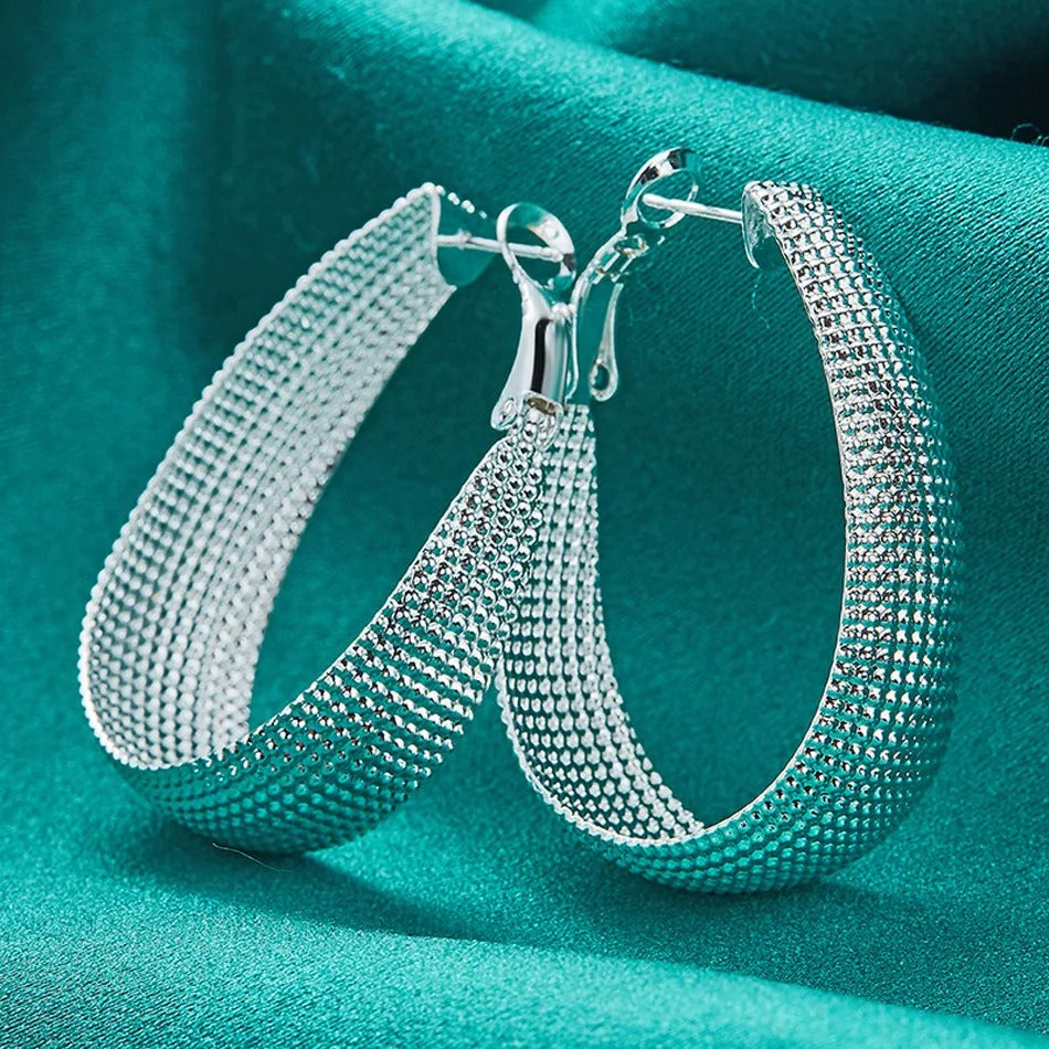 Minimalistische Zilveren Oorbellen voor een Subtiele Look – Becky