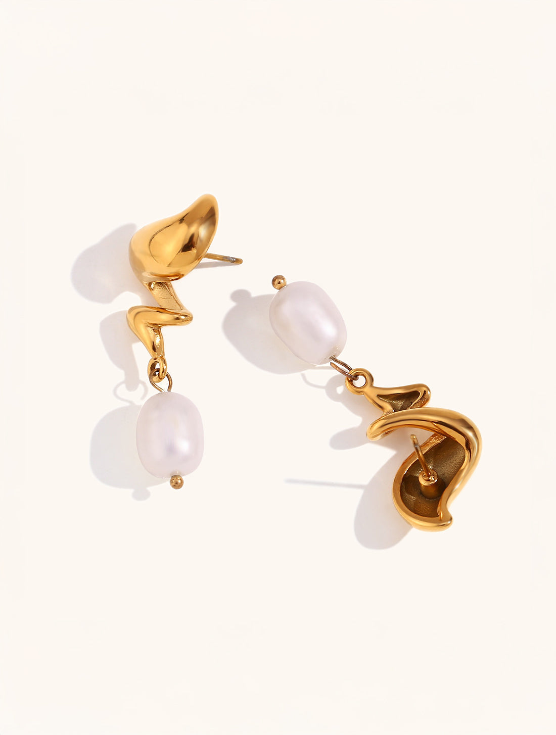 Elegante feestelijke pareloorbellen