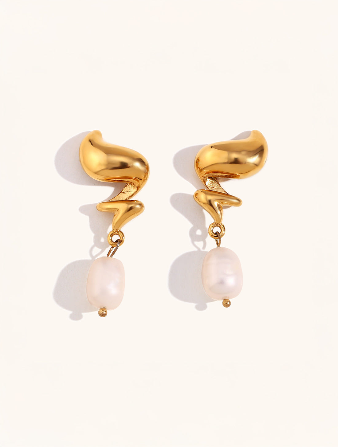 Elegante feestelijke pareloorbellen