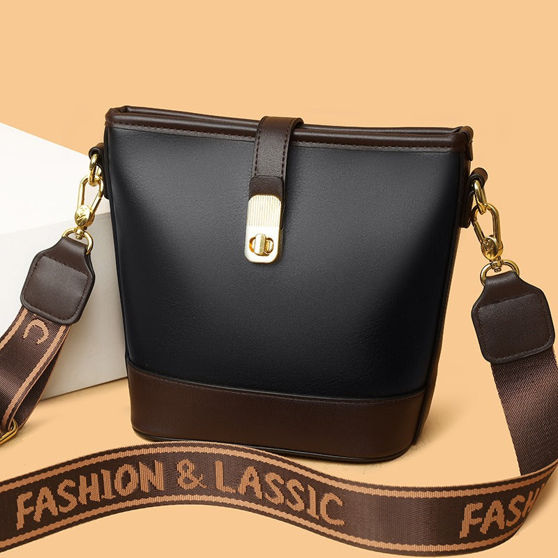 Schoudertas met leren effect en gestructureerd emmervormig ontwerp - Mireia