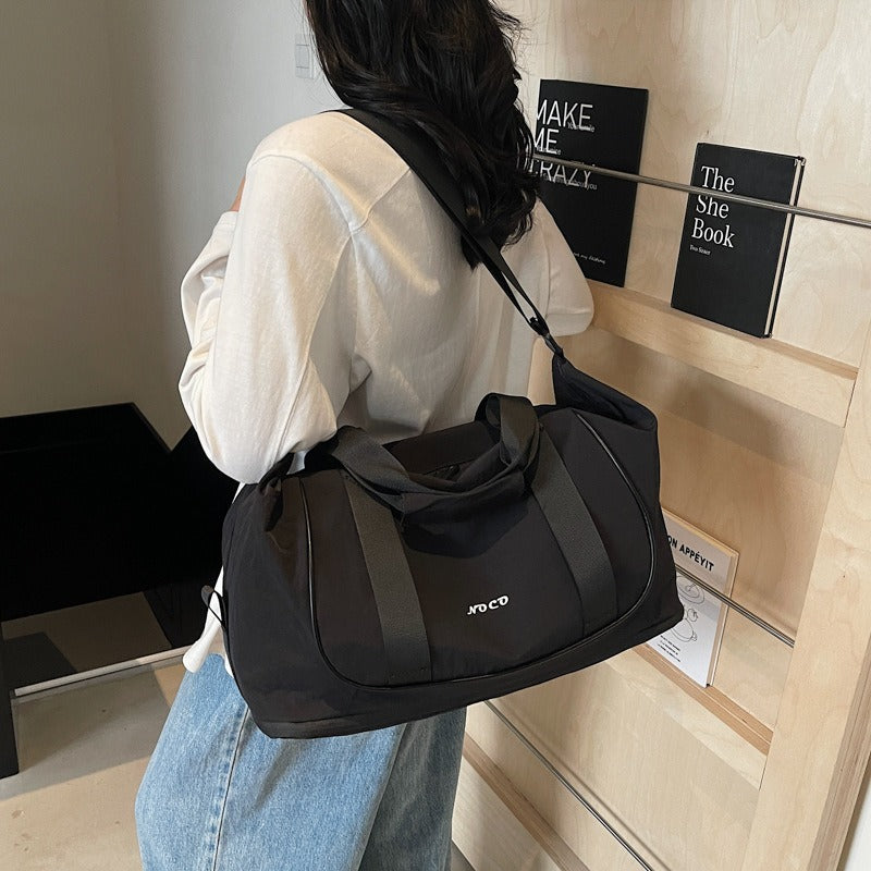 Schoudertas voor dames van sportieve en duurzame stof - Miranda