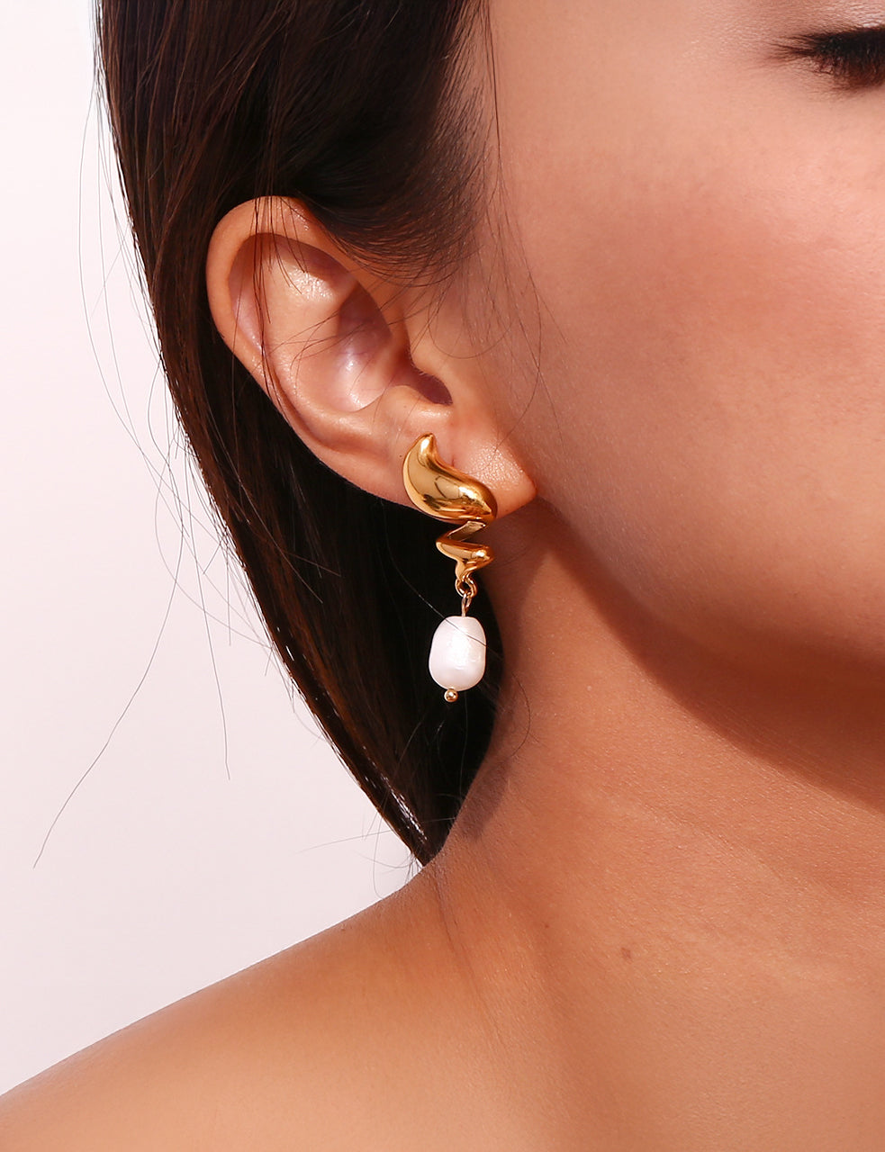 Elegante feestelijke pareloorbellen